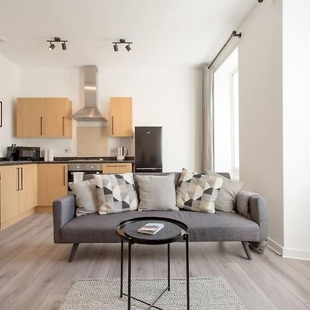 Modern & Bright 1 Bed For 4 Close To City Centre! Единбург Екстериор снимка