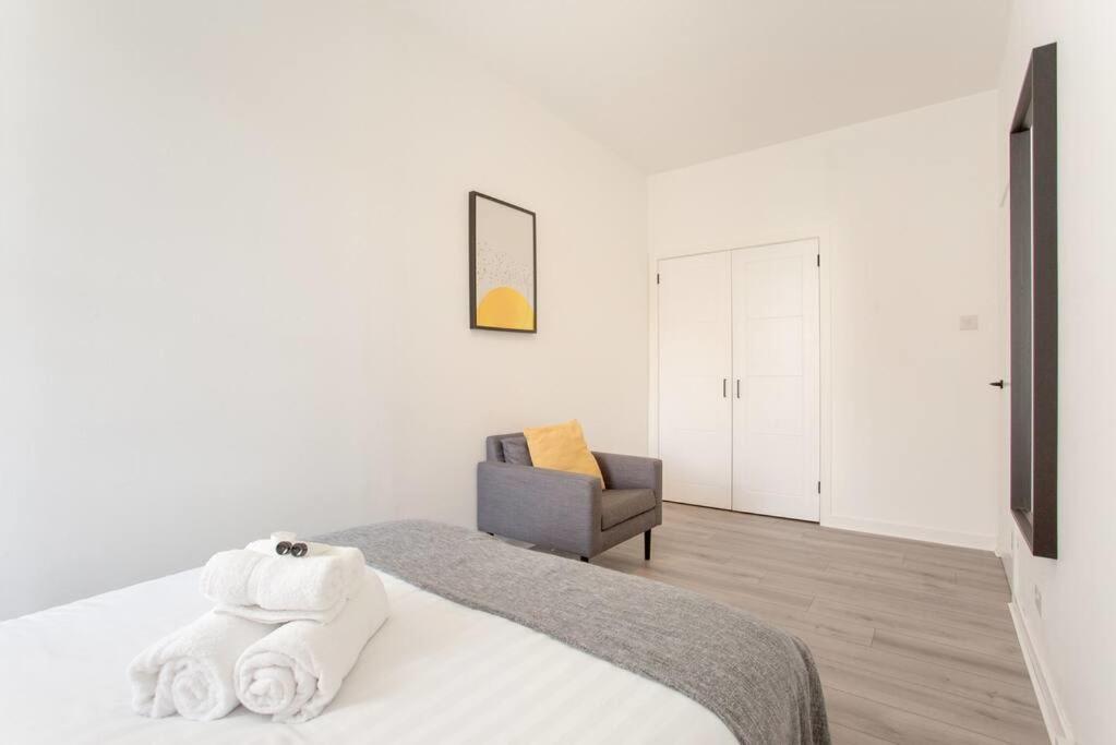 Modern & Bright 1 Bed For 4 Close To City Centre! Единбург Екстериор снимка