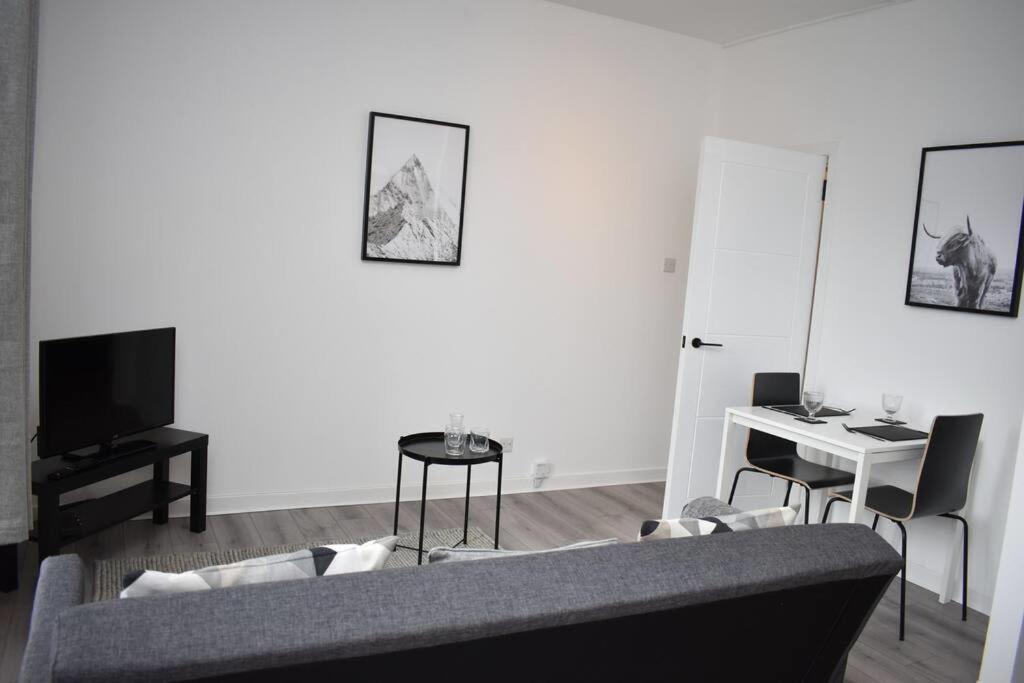 Modern & Bright 1 Bed For 4 Close To City Centre! Единбург Екстериор снимка