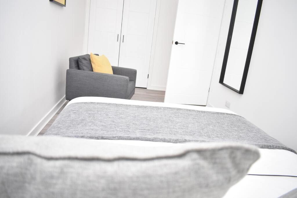 Modern & Bright 1 Bed For 4 Close To City Centre! Единбург Екстериор снимка